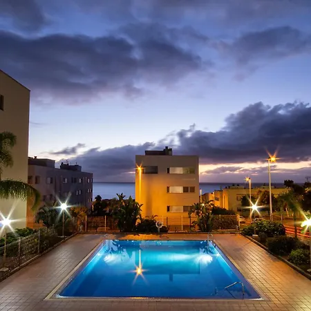 With Terrace And Pool Apartmán