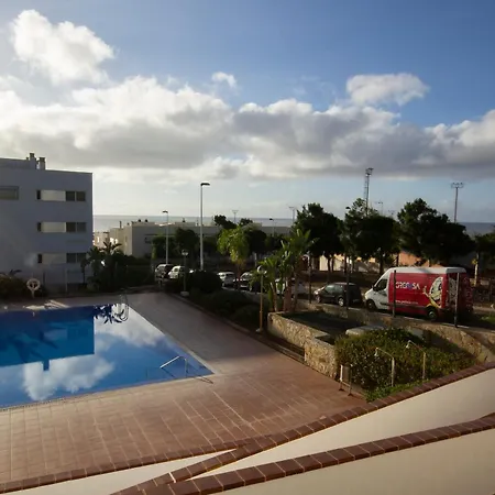 With Terrace And Pool Apartmán *